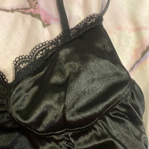 SHEIN BLACK CROP TOP - Picture 3 of 4